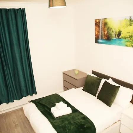 Cricklewood Deluxe Ensuite Room